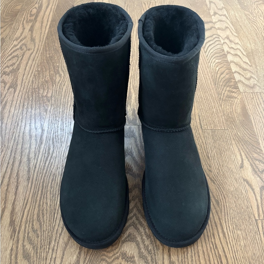 UGG Classic Short Winter Boots in Black - Picture 2 of 8